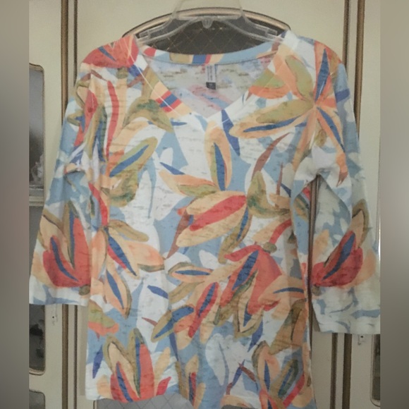 Whimsy Rose Tops - Whimsy Rose like new butter soft print top size M